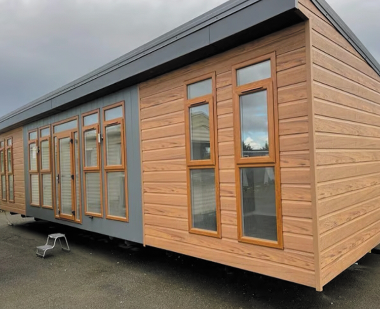 Alojamiento anexo con jardín, casa móvil, casa modular - caravana estática sin muebles.